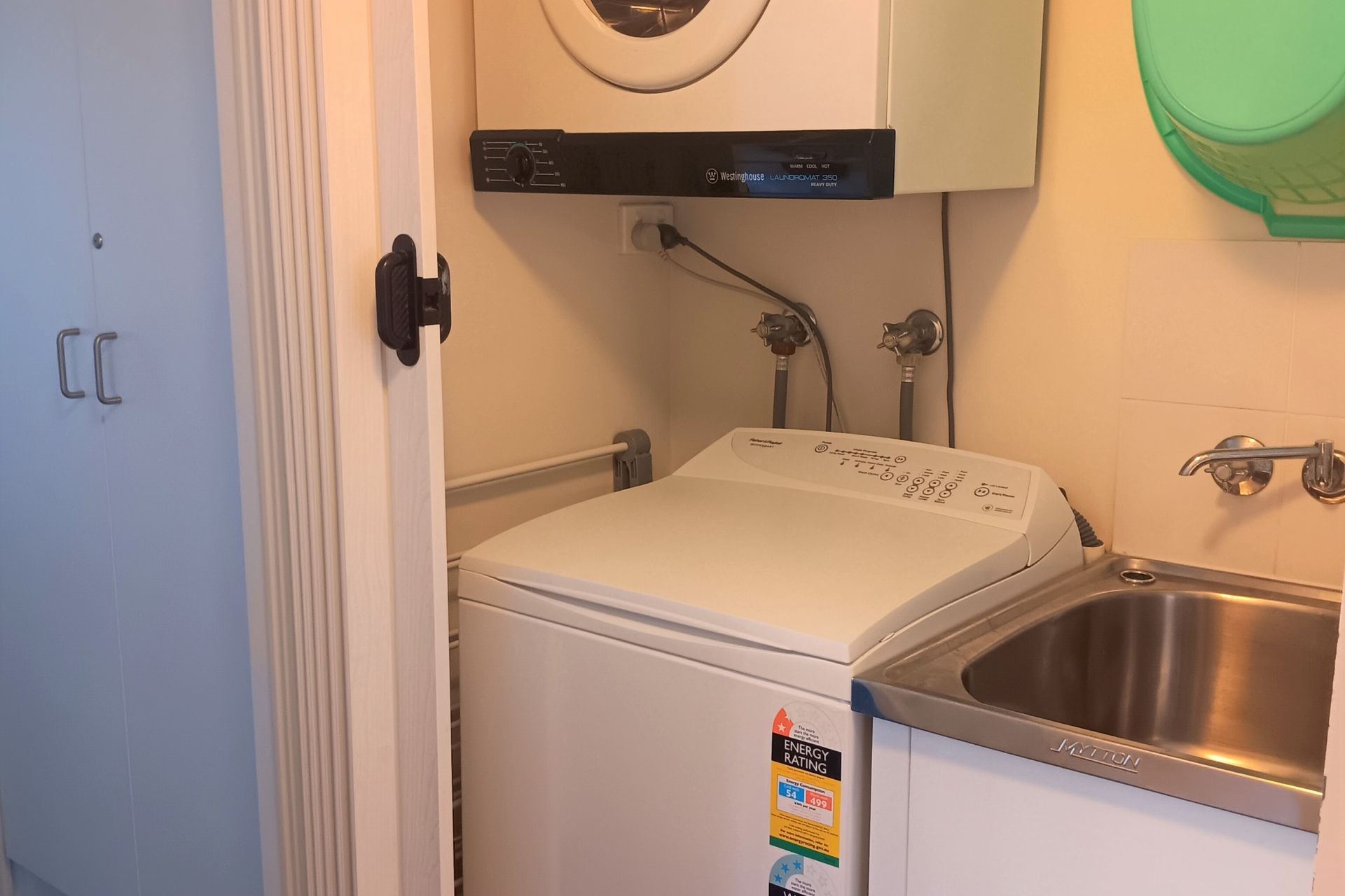 (a)Laundry S10