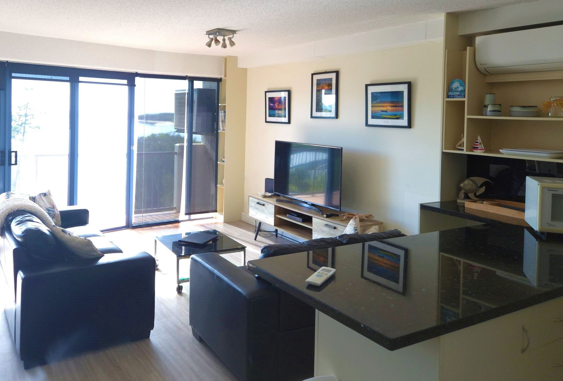 (a)Lounge S25